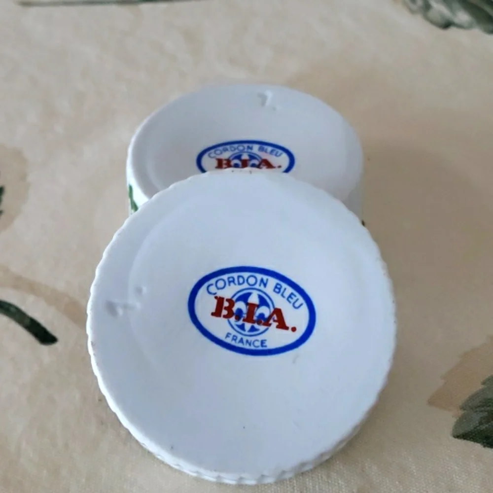 Cordon Bleu BIA Ramekin/Souffle Strawberry Design Set of 2 Porcelaine